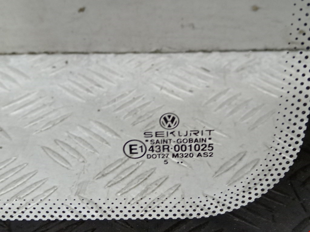 Стекло кузовное глухое правое VOLKSWAGEN Transporter T4 1990-2003