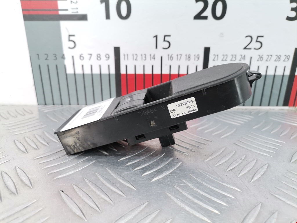 Кнопка стеклоподъемника OPEL Zafira B 2005-2012