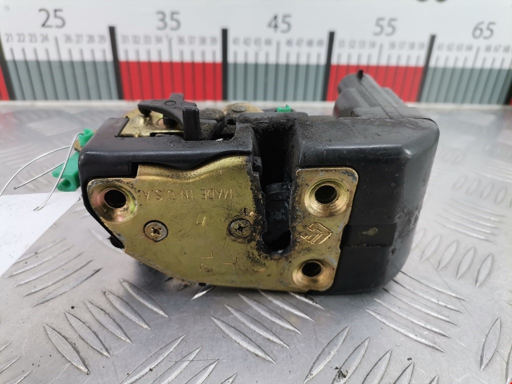 Замок двери задней левой JEEP Cherokee XJ 1984-2001