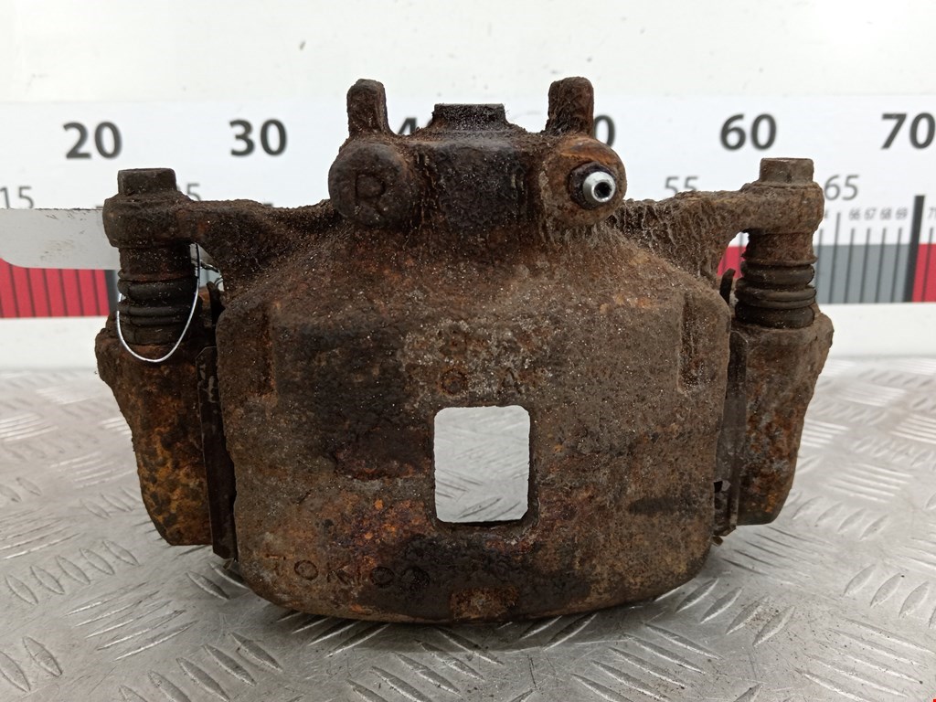 Суппорт передний правый Mitsubishi L200 4 (2006-2015)