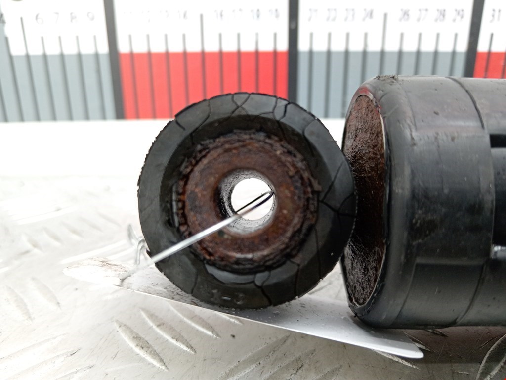 Амортизатор задний левый JEEP Grand Cherokee WK 2004-2010