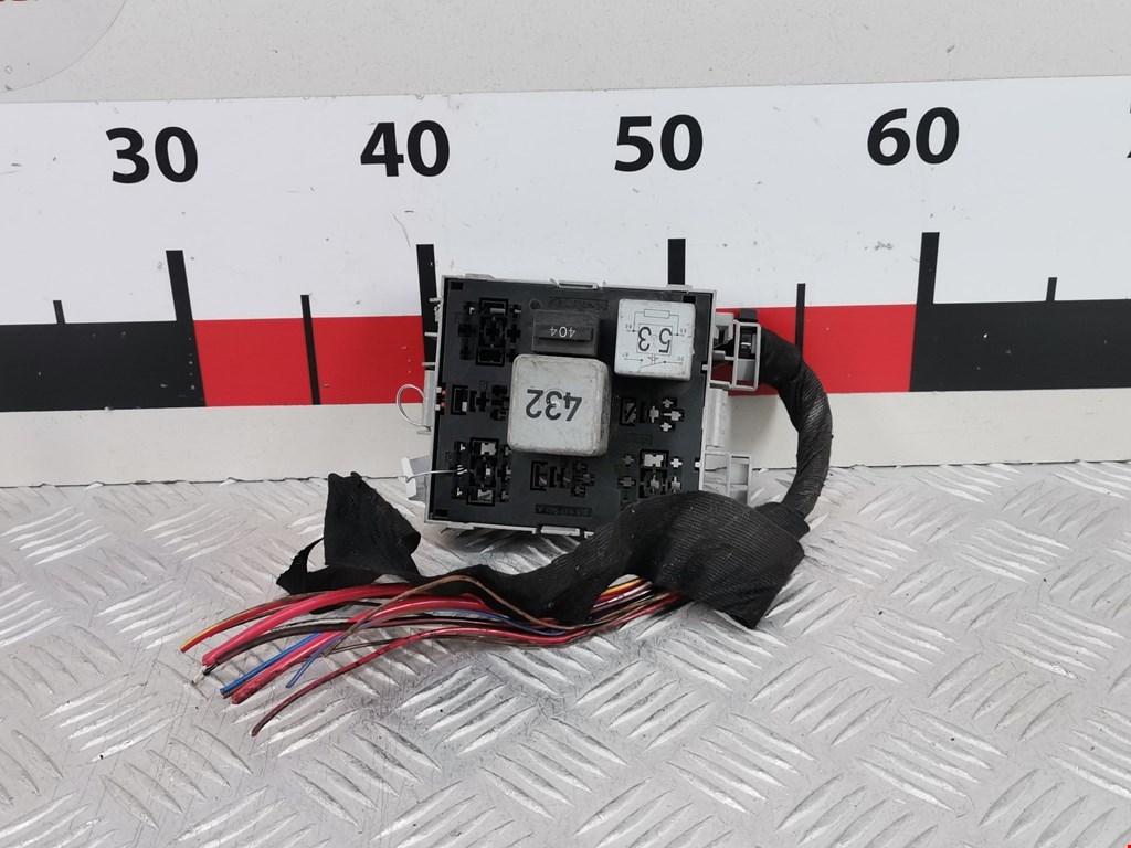 Блок реле VOLKSWAGEN Touareg 2002-2010