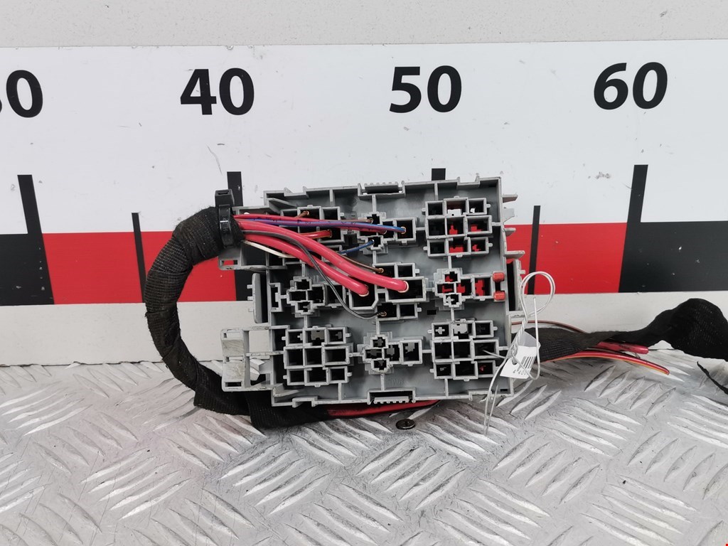 Блок реле VOLKSWAGEN Touareg 2002-2010