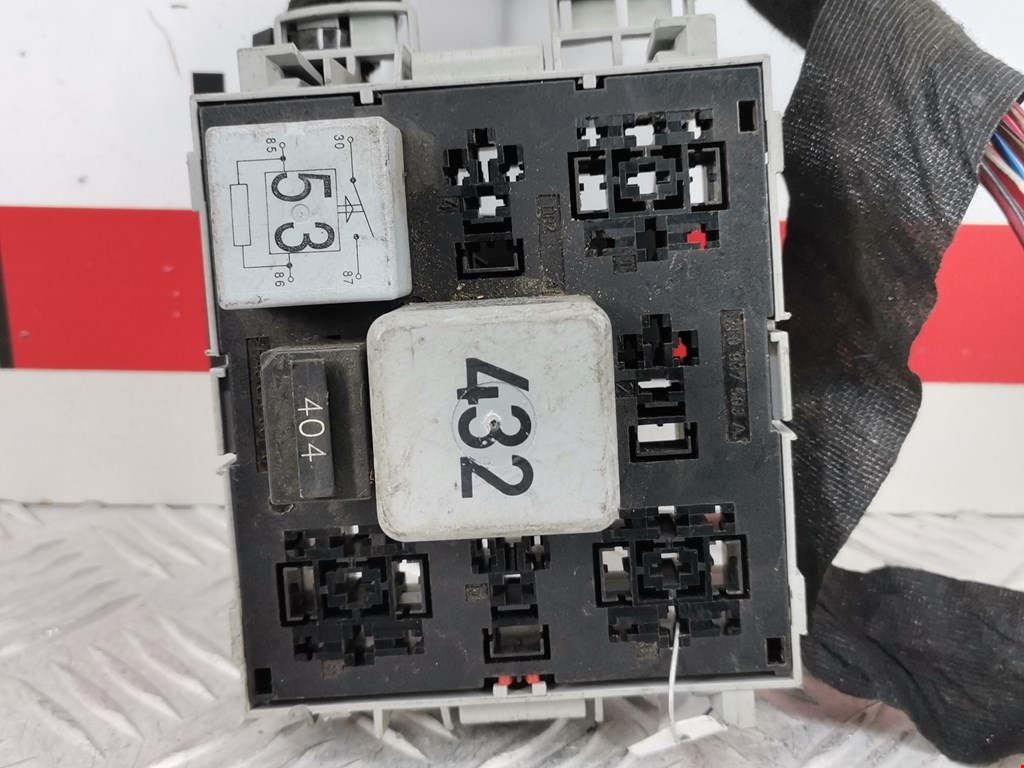 Блок реле VOLKSWAGEN Touareg 2002-2010