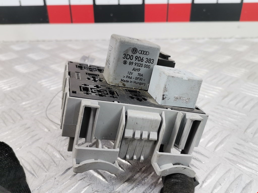 Блок реле VOLKSWAGEN Touareg 2002-2010