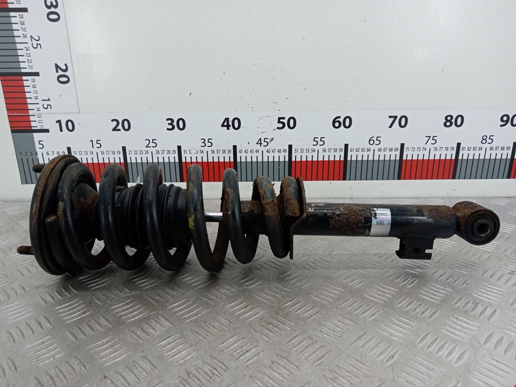 Амортизатор передний правый MITSUBISHI L200 KB 2006-2015