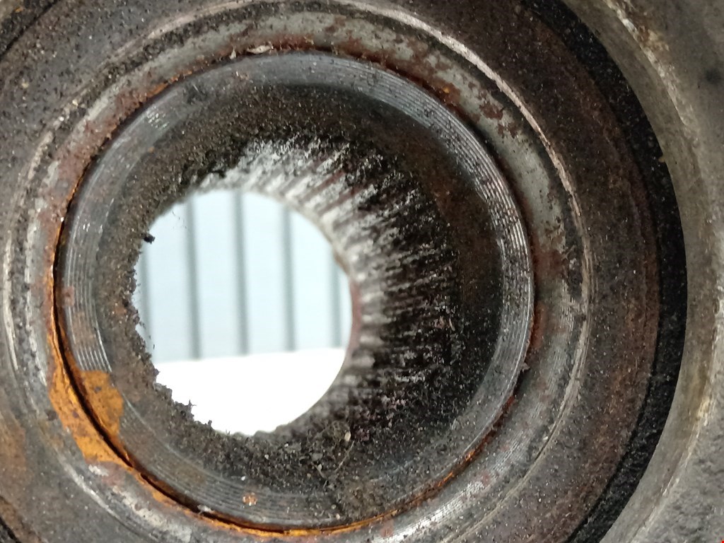 Ступица передняя правая VOLKSWAGEN Passat B7 2011-2015