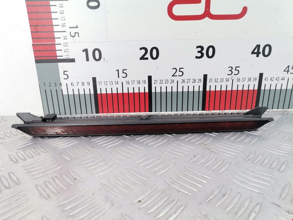 Фонарь дополнительный тормозной (стоп-сигнал) Volkswagen Golf 4 (1997-2004)