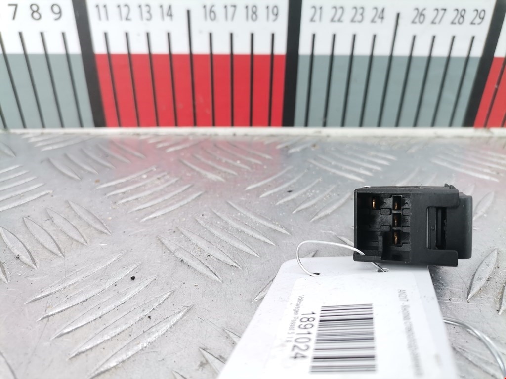 Кнопка стеклоподъемника VOLKSWAGEN Passat B5 1997-2005