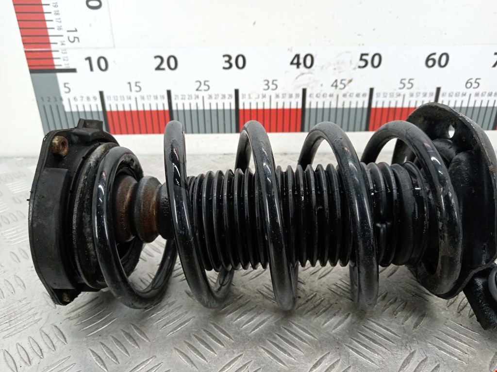 Амортизатор передний левый VOLKSWAGEN Passat B7 2011-2015