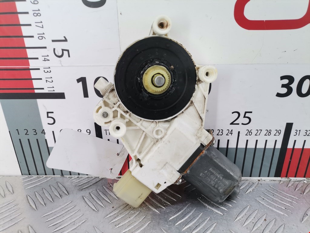 Моторчик (двигатель) стеклоподъемника BMW 1er E81\E87 2004-2011