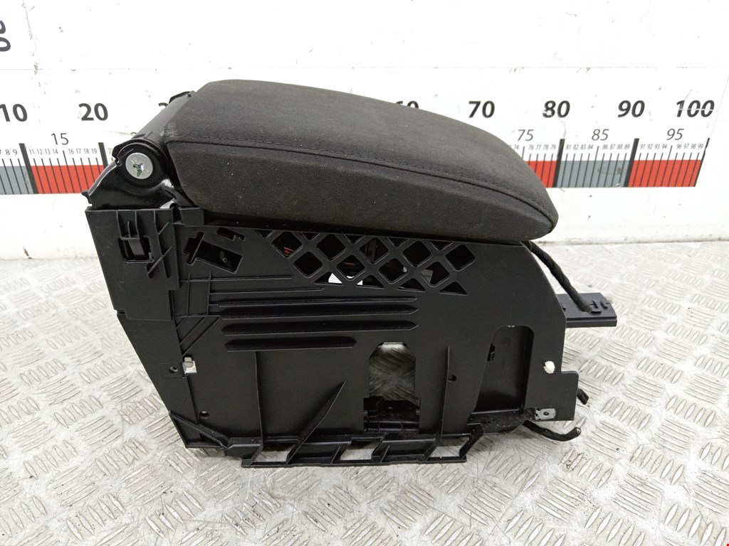 Подлокотник в салон VOLKSWAGEN Scirocco III 2008-2017