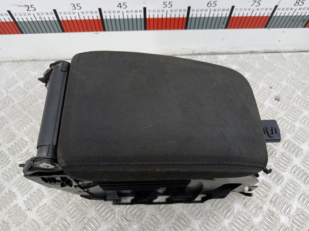 Подлокотник в салон VOLKSWAGEN Scirocco III 2008-2017