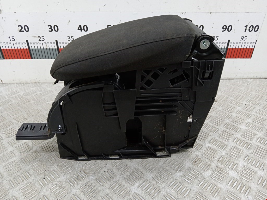 Подлокотник в салон VOLKSWAGEN Scirocco III 2008-2017