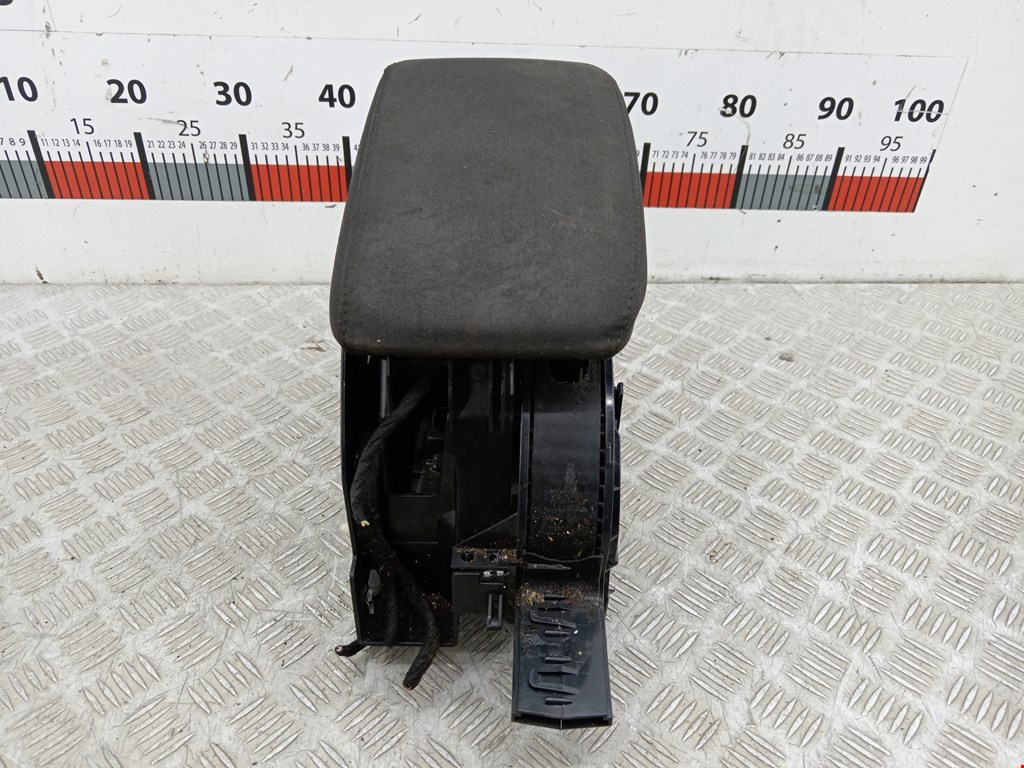 Подлокотник в салон VOLKSWAGEN Scirocco III 2008-2017