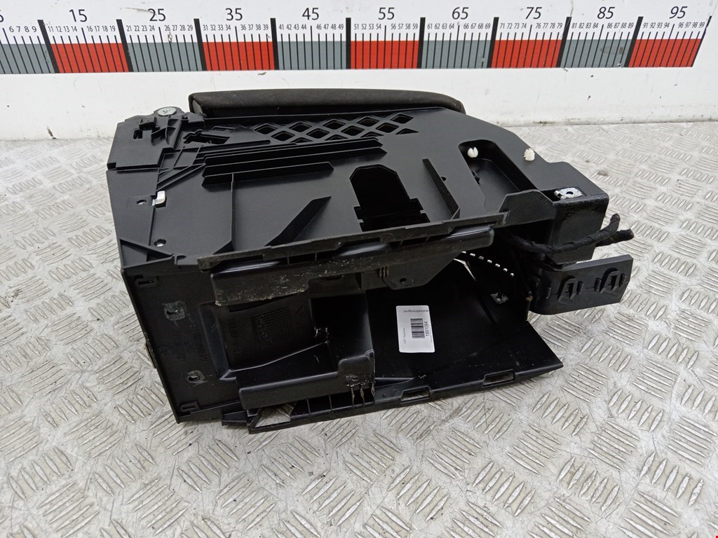 Подлокотник в салон VOLKSWAGEN Scirocco III 2008-2017