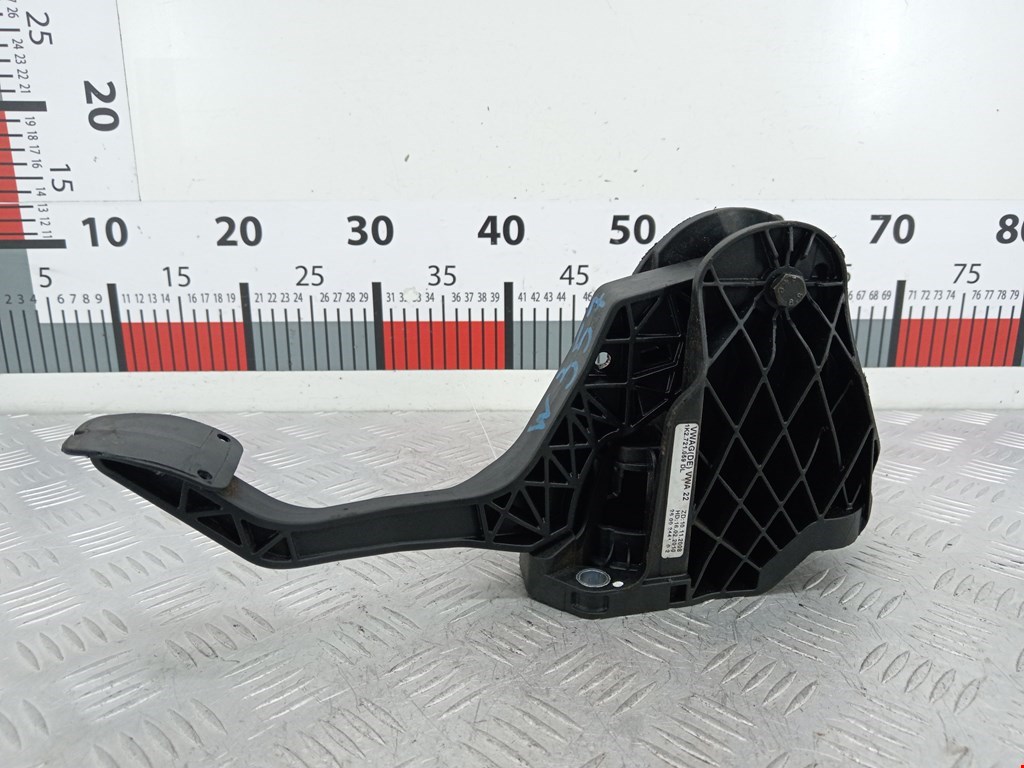 Педаль сцепления VOLKSWAGEN Scirocco III 2008-2017