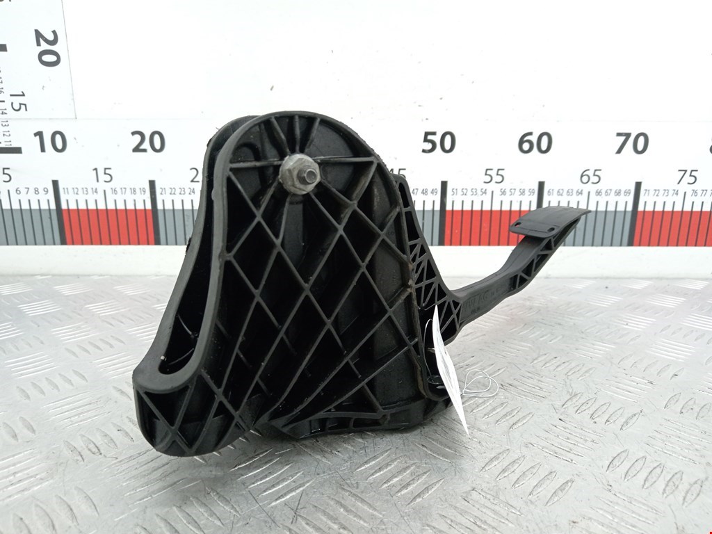 Педаль сцепления VOLKSWAGEN Scirocco III 2008-2017