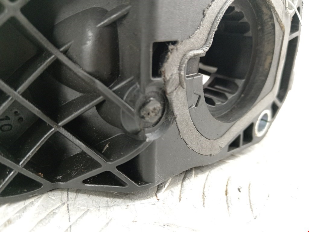 Педаль сцепления VOLKSWAGEN Scirocco III 2008-2017