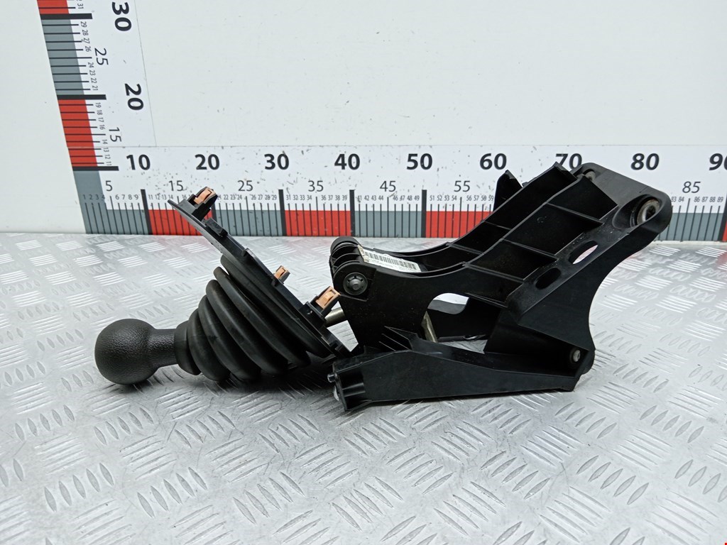 Кулиса (селектор) АКПП/МКПП в салоне SUZUKI Splash 2008-2015