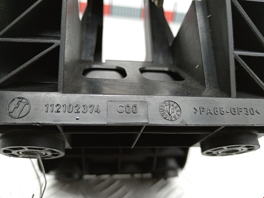 Кулиса (селектор) АКПП/МКПП в салоне SUZUKI Splash 2008-2015