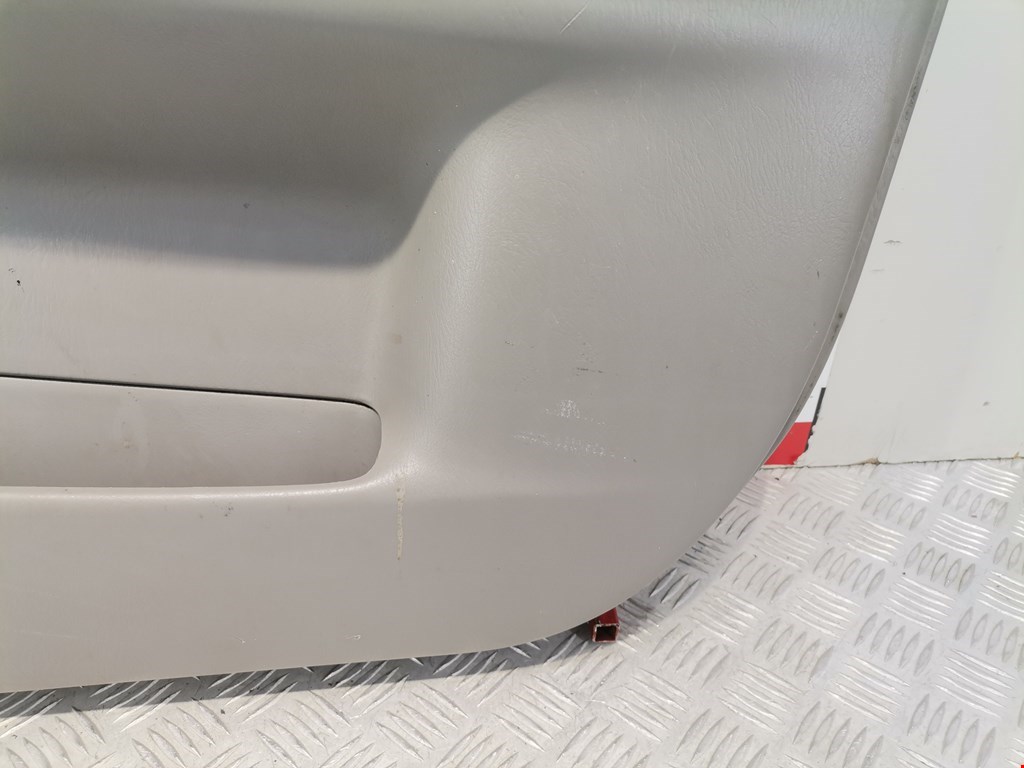 Обшивка двери передняя правая MAZDA Premacy CP 1999-2004