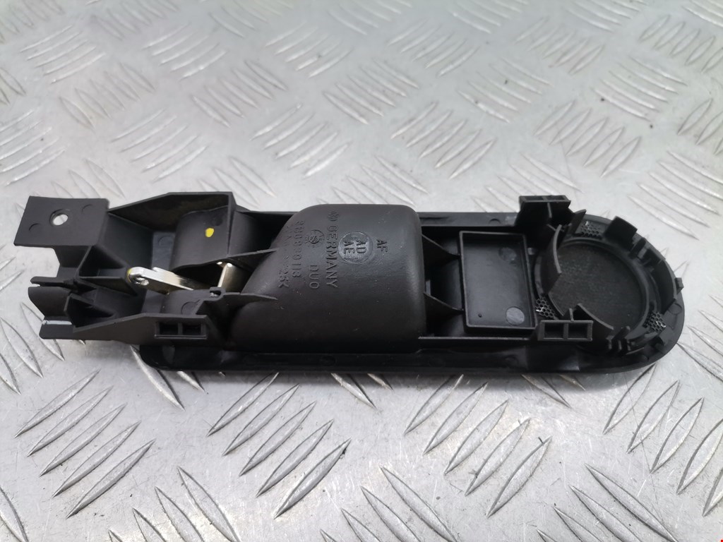 Ручка дверная задняя внутренняя левая VOLKSWAGEN Passat B5 1997-2005