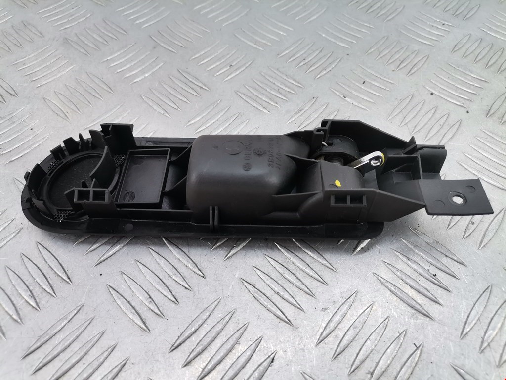 Ручка дверная задняя внутренняя левая VOLKSWAGEN Passat B5 1997-2005