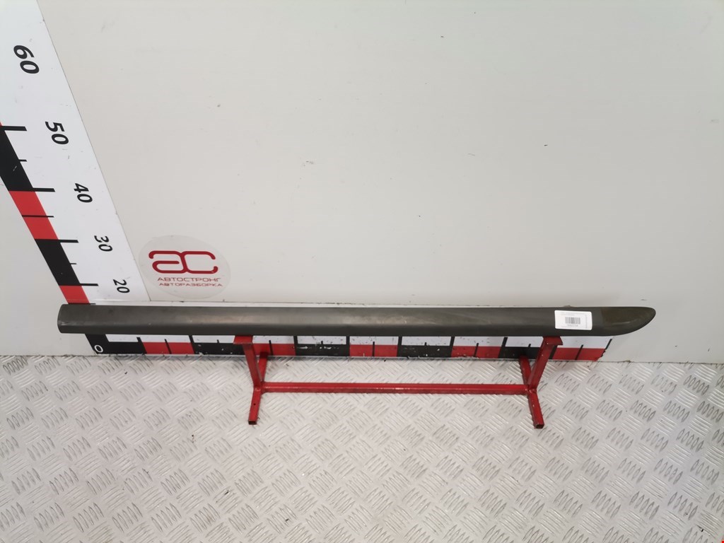 Накладка декоративная (молдинг) двери передней правой Mazda Premacy (1999-2017)