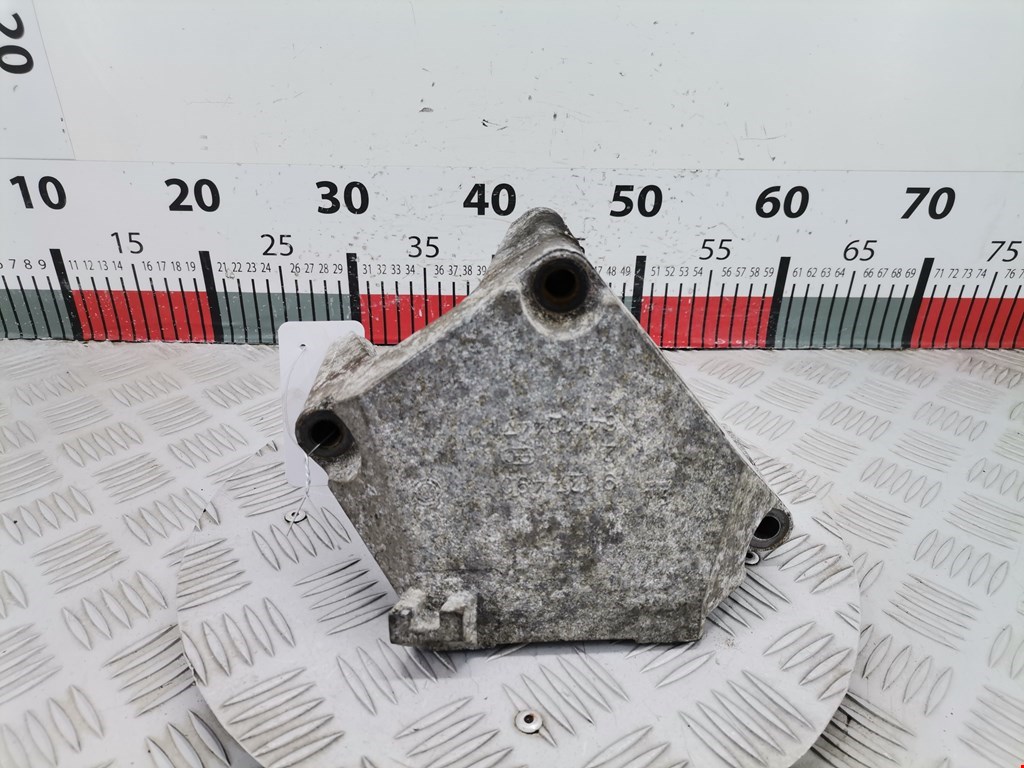 Кронштейн (крепление лапа) двигателя Opel Corsa C (2000-2006)