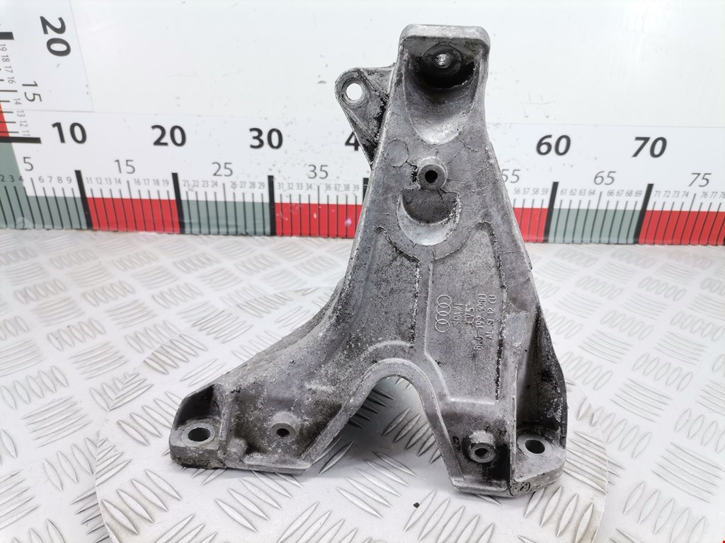 Кронштейн (крепление лапа) двигателя Audi A4 B6 (2000-2006)