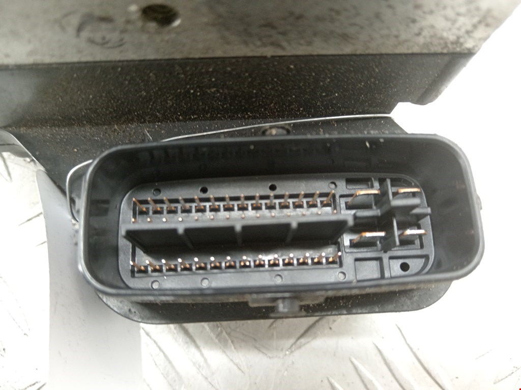 Блок ABS (насос) MITSUBISHI L200 KB 2006-2015