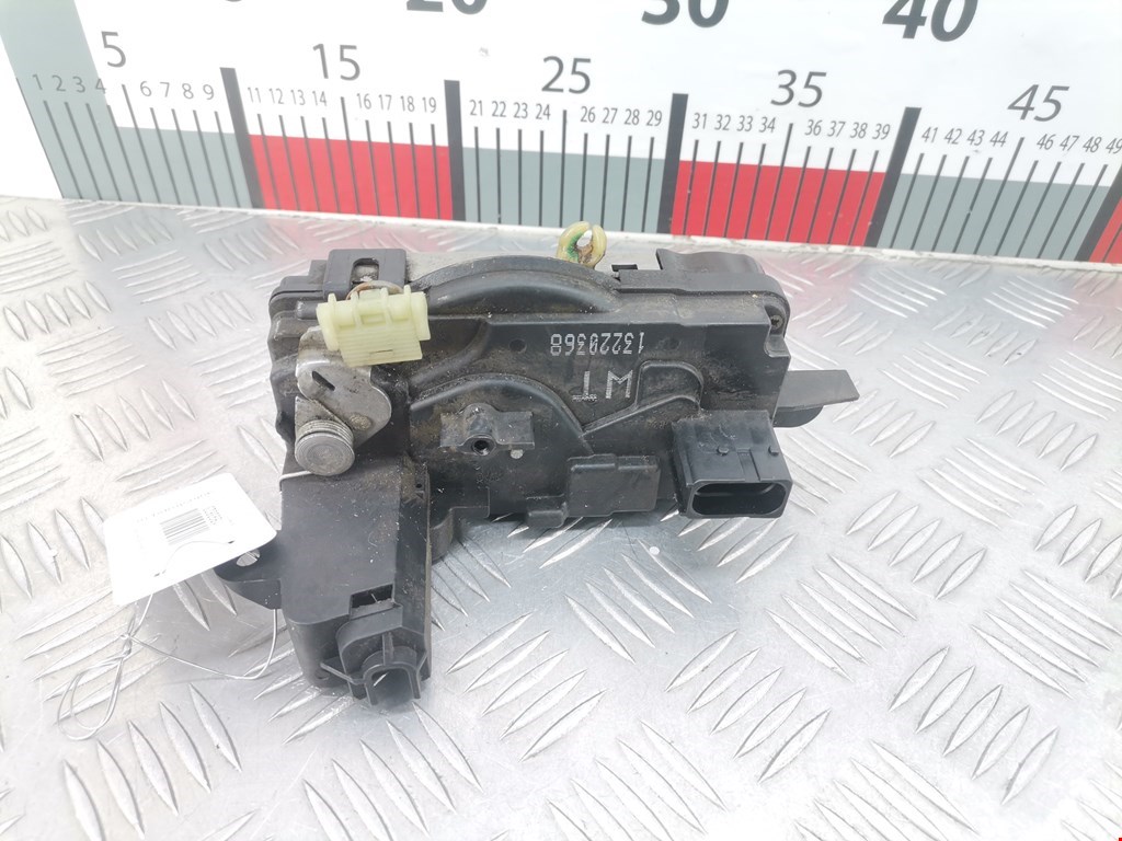 Замок двери передней правой OPEL Astra H/Family 2004-2015