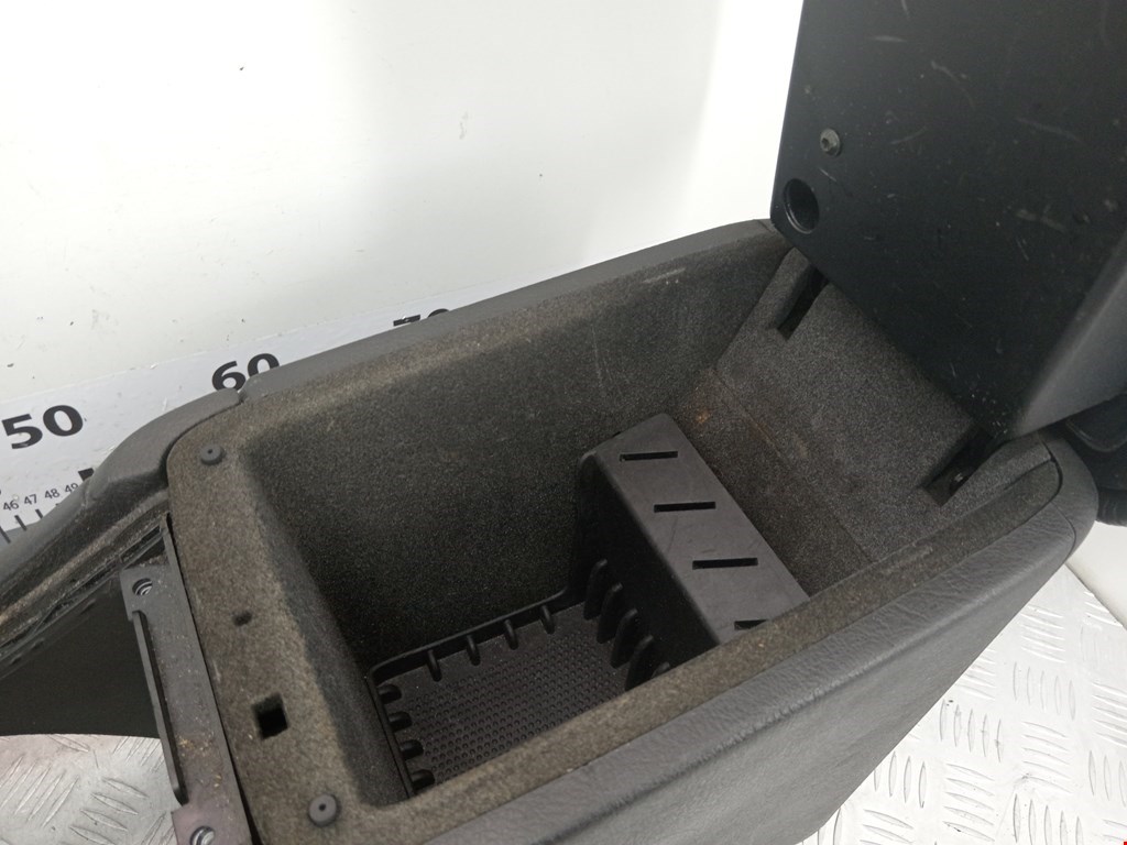 Подлокотник в салон PEUGEOT 607 2000-2010