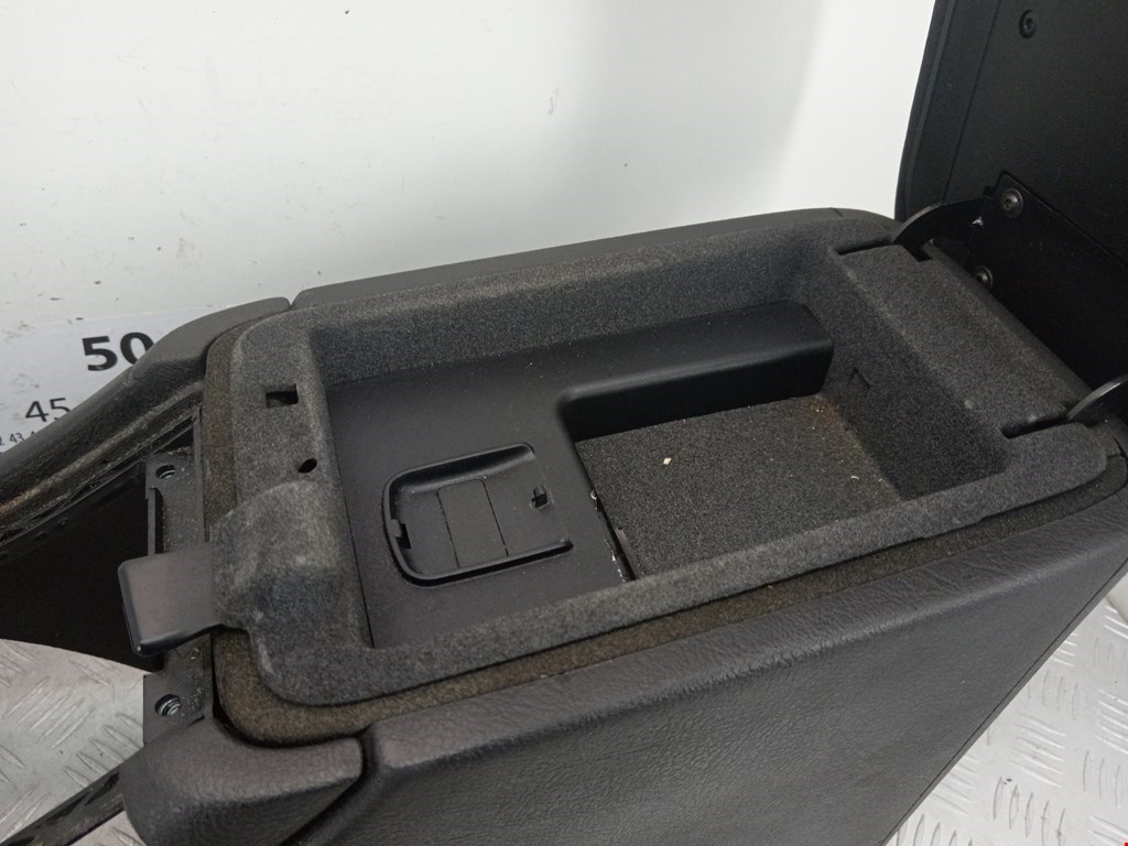 Подлокотник в салон PEUGEOT 607 2000-2010