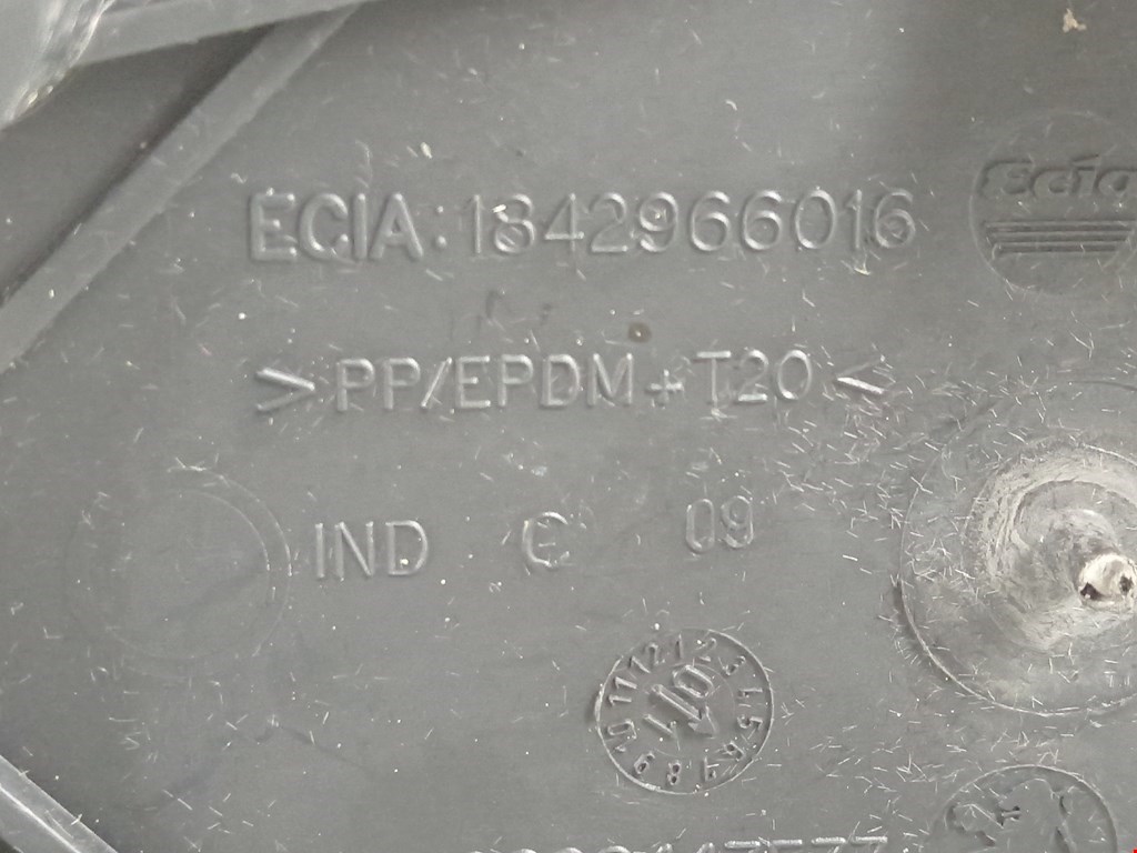 Подлокотник в салон PEUGEOT 607 2000-2010