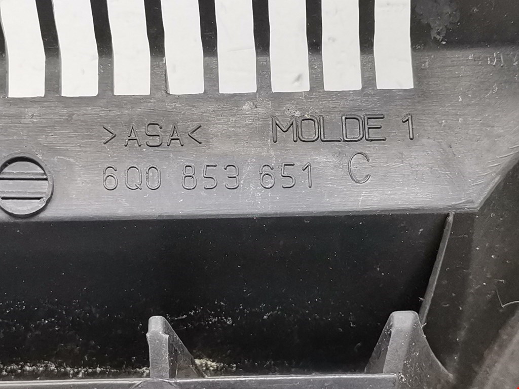 Решетка радиатора VOLKSWAGEN Polo IV 2001-2009