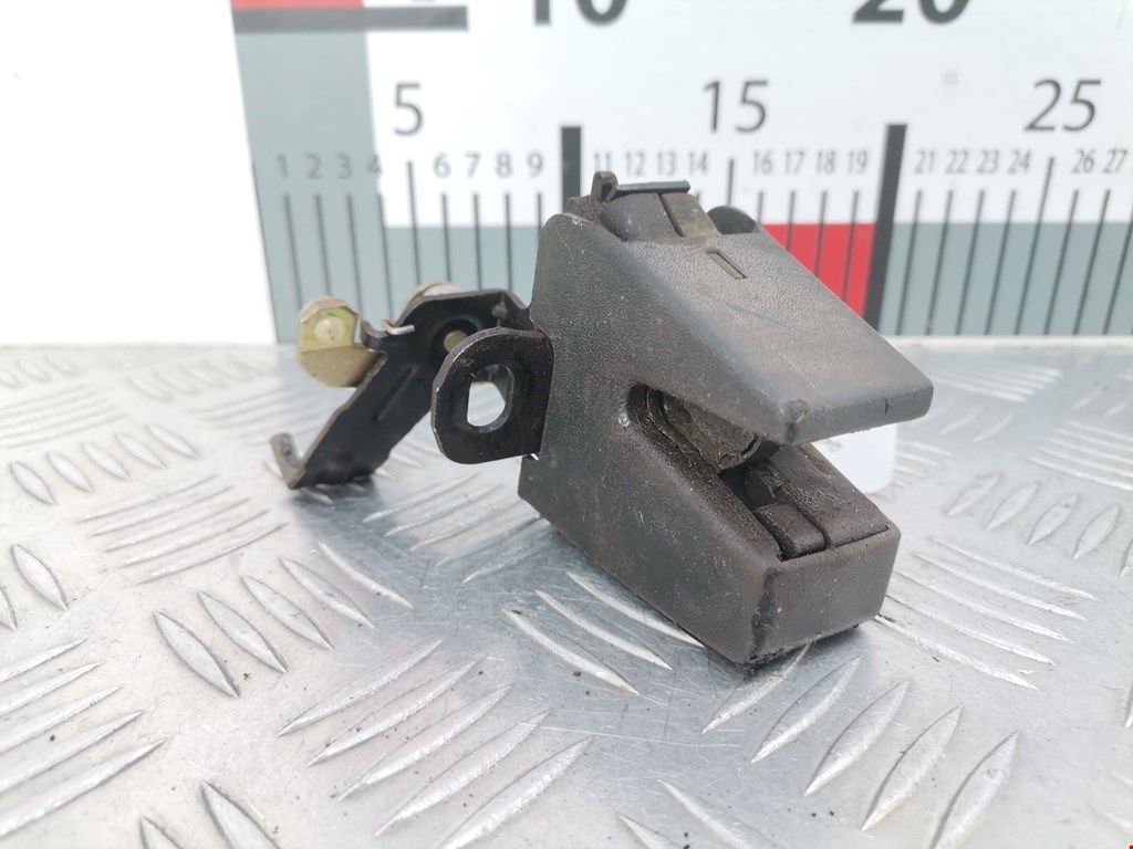 Замок двери распашной левой Volkswagen Caddy 3 (2004-2015)