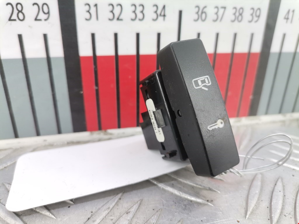 Кнопка центрального замка VOLKSWAGEN Touareg 2002-2010