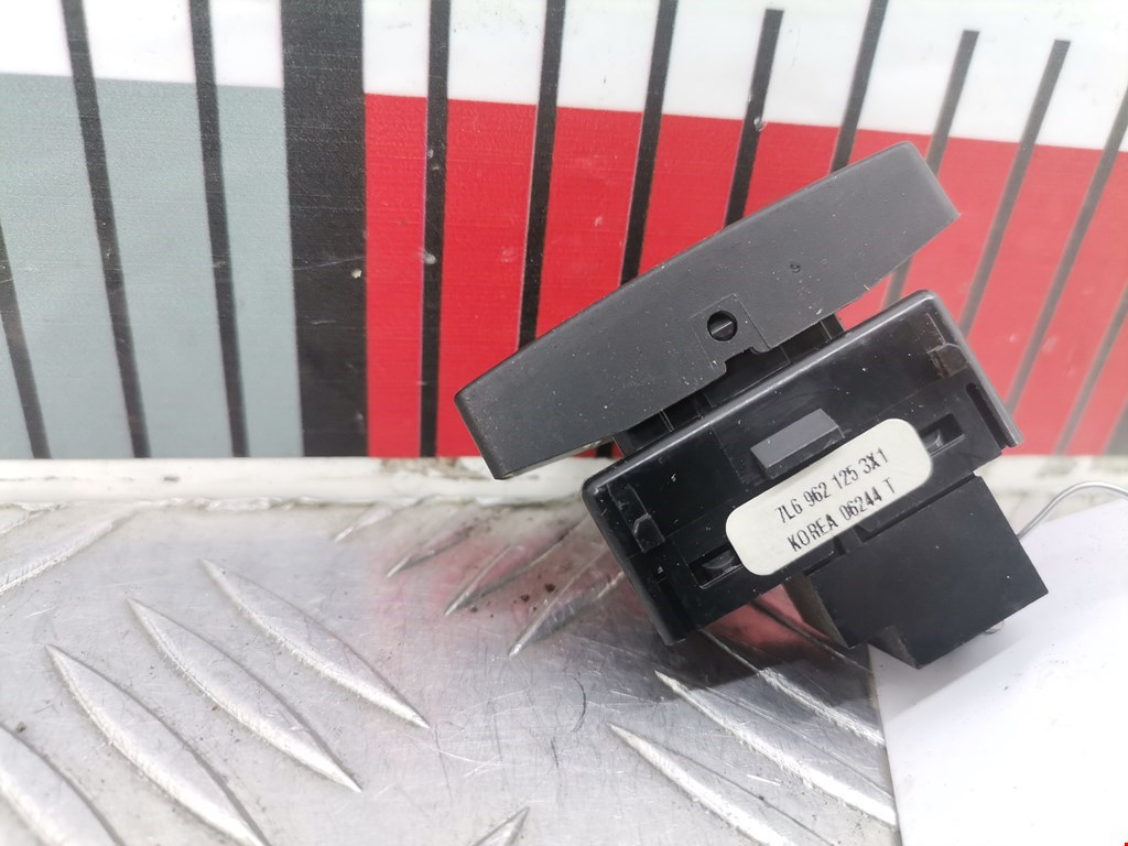 Кнопка центрального замка VOLKSWAGEN Touareg 2002-2010