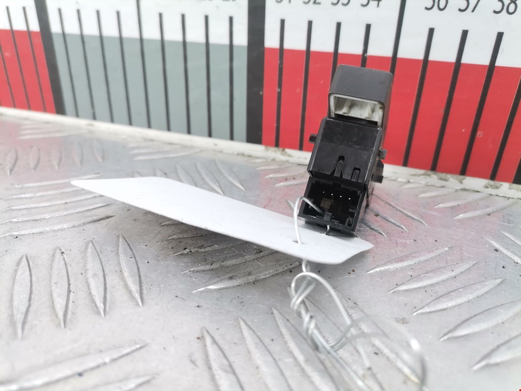 Кнопка центрального замка VOLKSWAGEN Touareg 2002-2010