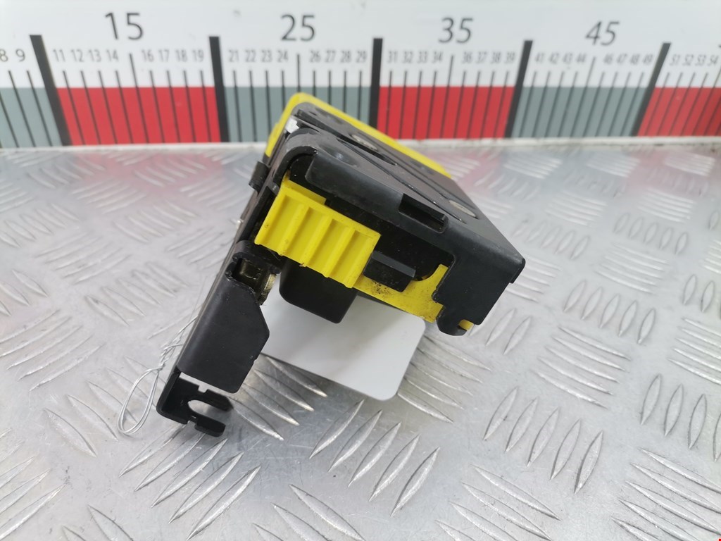 Замок двери передней правой VOLVO XC90 2002-2014