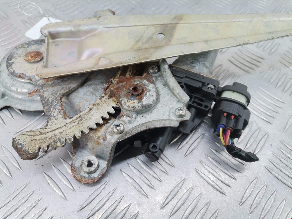 Стеклоподъемник задний левый MITSUBISHI L200 KB 2006-2015