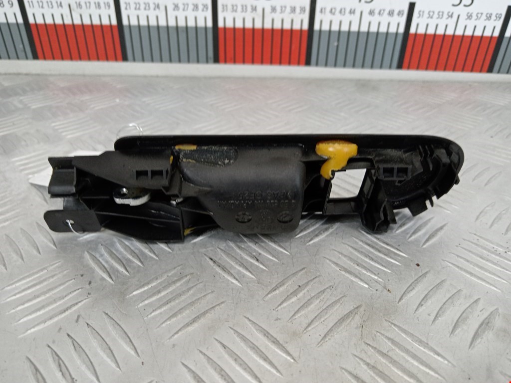 Ручка дверная задняя внутренняя правая VOLKSWAGEN Golf IV 1997-2003