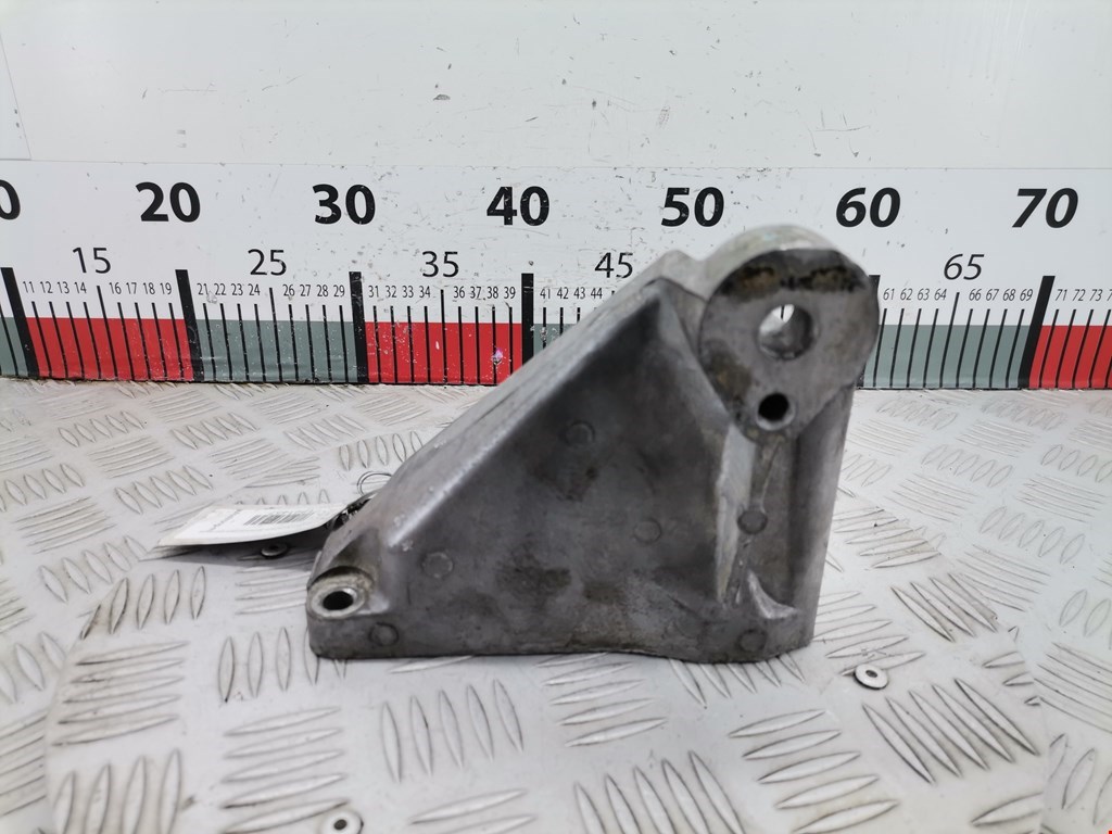 Кронштейн (крепление лапа) двигателя Lexus IS 1 (XE10) (1999-2005)