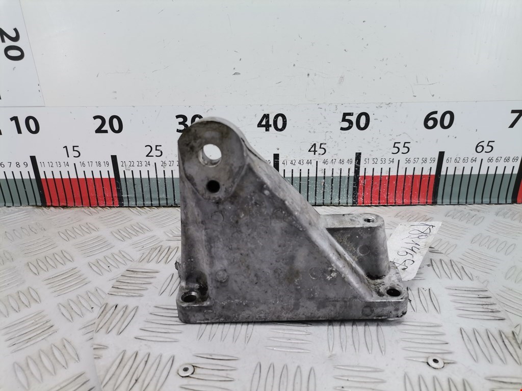 Кронштейн (крепление лапа) двигателя Lexus IS 1 (XE10) (1999-2005)