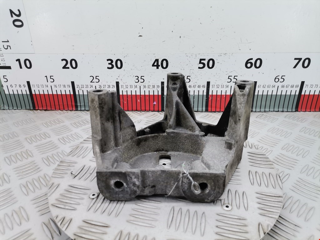 Кронштейн (крепление лапа) двигателя Opel Corsa D (2006-2014)