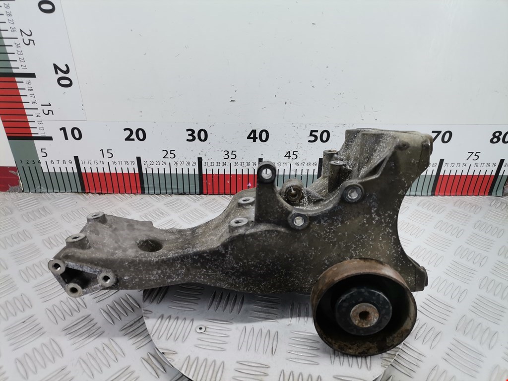 Кронштейн генератора AUDI A4 B6 2001-2005
