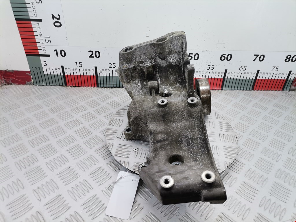 Кронштейн генератора AUDI A4 B6 2001-2005