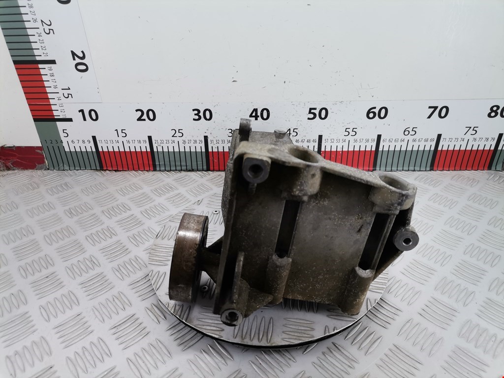 Кронштейн генератора AUDI A4 B6 2001-2005